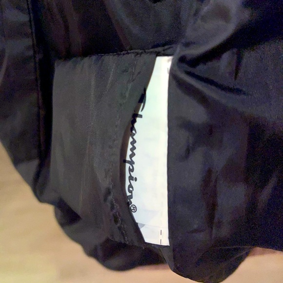 ❌SOLD❌WOMENS CHAMPION PUFFER JACKET - Picture 9 of 11